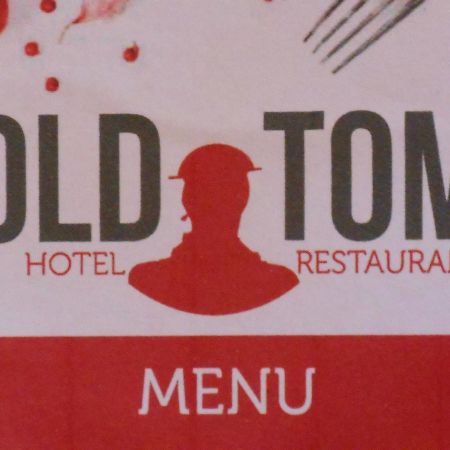 איפר Hotel Old Tom מראה חיצוני תמונה