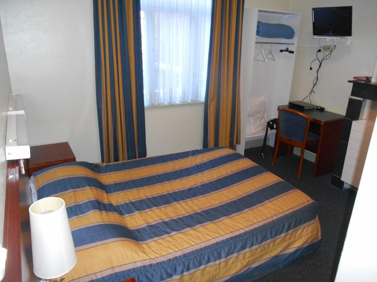 איפר Hotel Old Tom מראה חיצוני תמונה