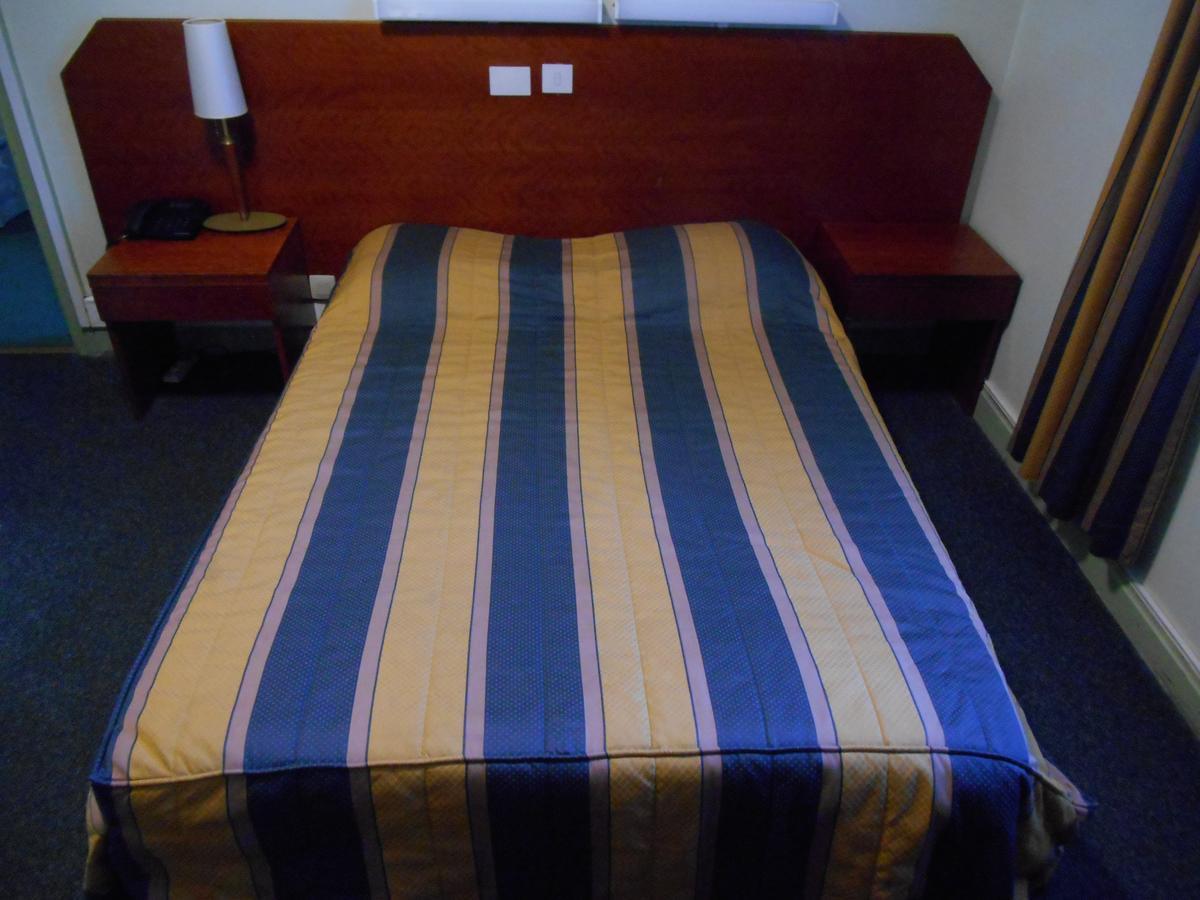 איפר Hotel Old Tom מראה חיצוני תמונה